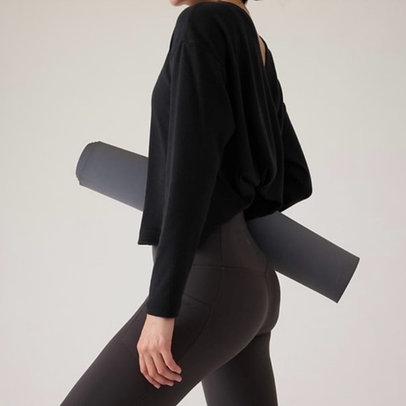 Athleta Presence Twist Sweatshirt Black Size Medium Long Sleeve Low Back Cropped - Picture 2 of 11